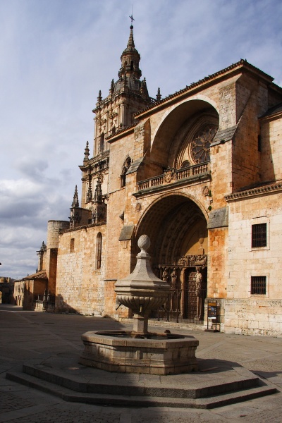 Imagen:Catedral de Burgo de Osma.jpg